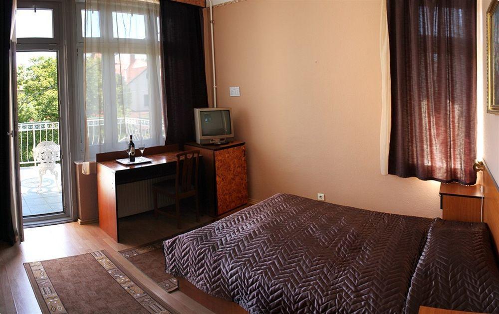 Villa Hotel Kristal Будапеща Екстериор снимка