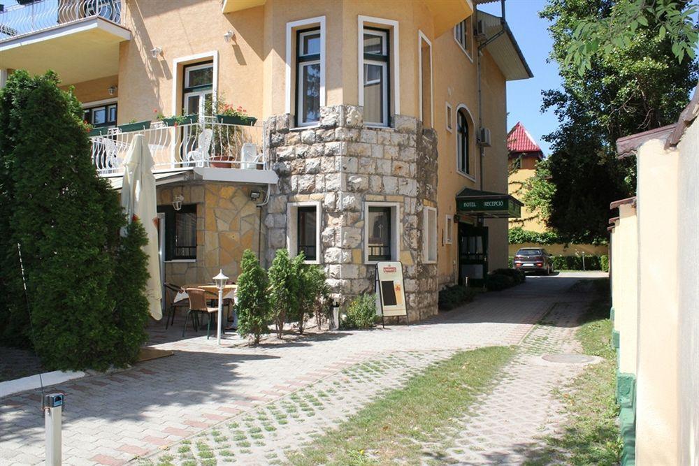 Villa Hotel Kristal Будапеща Екстериор снимка
