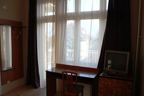 Villa Hotel Kristal Будапеща Екстериор снимка