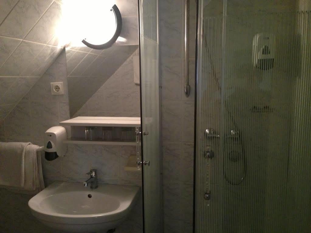 Villa Hotel Kristal Будапеща Екстериор снимка