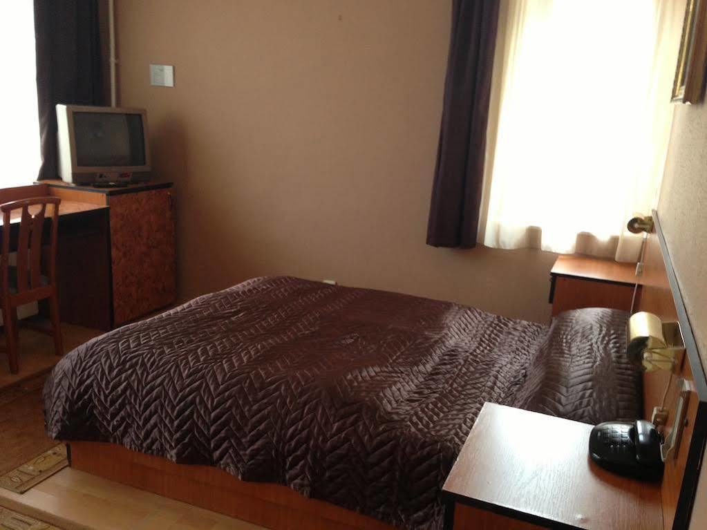 Villa Hotel Kristal Будапеща Екстериор снимка